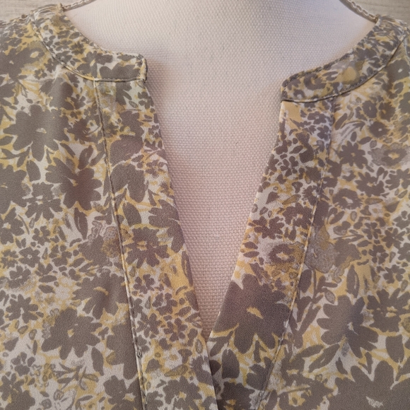 Adrianna Papell top, size Large yellow, white and - Picture 9 of 10